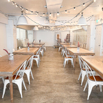 着席20名様・立食50名様までご利用頂ける落ち着いた雰囲気のパーティースペース。