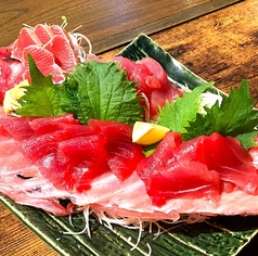 天然生まぐろの盛り合わせ　～中骨にのせて～(２～３人前)