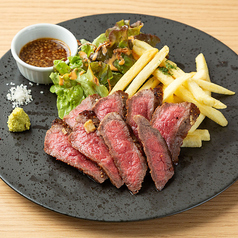 黒毛和牛上赤身肉ステーキのプレート