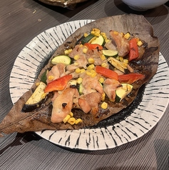 鶏肉と夏野菜の西京味噌朴葉焼き