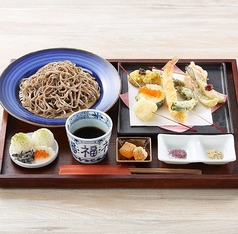 夏のひとくち天ぷらと冷たい蕎麦