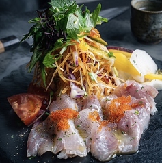 本日の獲れたて鮮魚のカルパッチョ ～レモン風味のドレッシング～