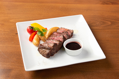 国産牛赤身肉のステーキ 赤ワインソース｜ Domestically-Produced Lean Beef Steak with Red Wine Sauce