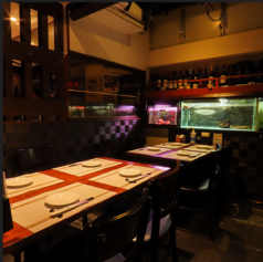 4名スタイリッシュな店内を間接照明がやさしく照らします。貸切予約もOK♪プチパーティーやデートにぜひご利用下さいませ。