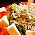 料理メニュー写真 シラス豆腐サラダ