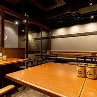 温かみのあるモダンでいて、活気ある店内◎