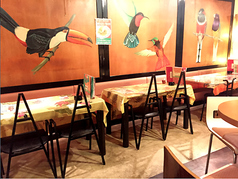 片側ソファーシートで、５名様まで座れます♪