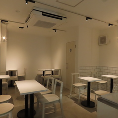 店内は全席テーブル席となっております。