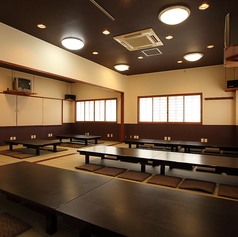 本店2階は座敷またはテーブルのセッティングが可能です。団体様も多くご利用いただいております。