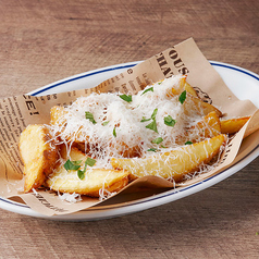 フライドポテト～削りたてチーズ or スイートチリとサワークリーム～