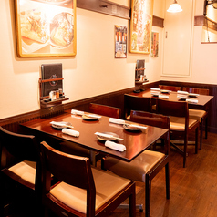 お席の間隔が広いので、他のお客様を気にすることなくお食事して頂けます。大人数でのご来店でもご安心して頂けます。人数に合わせてご対応させていただきます。