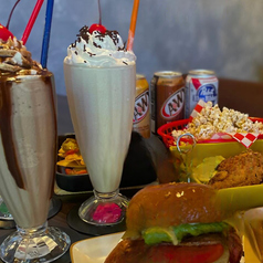 定番じゃ終わらない！dabby特製のシェイクとフロート！