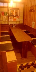ゆったりとした4名様掛けのテーブル席◎ご家族での食事会やご友人同士など、幅広いシーンでご利用いただけます！日常使いから少し特別な日の集まりまで、シーンを選ばず快適にお過ごしいただけます！