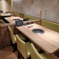 色々な人数に対応出来るテーブル席をご用意してます。