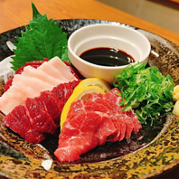 とろける旨み！熊本直送馬刺し盛り