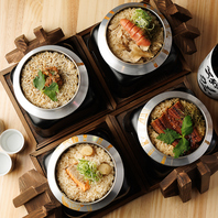 釜よし名物の自家製出汁で炊く釜飯はどれも絶品！