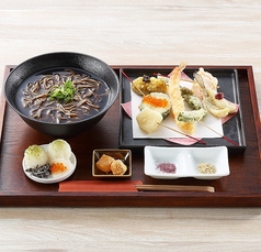 夏のひとくち天ぷらと温かい蕎麦