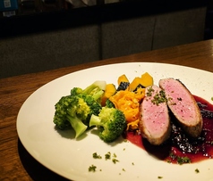 鴨のロース肉のロースト ≪カシスと赤ワイン漬け≫