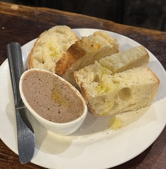 鶏レバームースと自家製パン