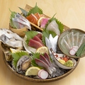料理メニュー写真 〈当店名物〉おとなの大漁刺し盛り