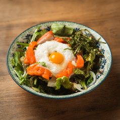 サーモンととろろ山葵の和風サラダ