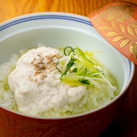 こだわり抜いたヘルシーで奥深い味わいのお豆腐料理を、肩肘張らずカジュアルに楽しめる酒場◎