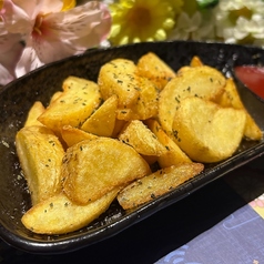 フライドポテト(コンソメ、ブラックペッパー、塩)
