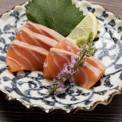 サーモンの刺し身