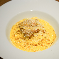 自家製グアンチャーレの濃厚カルボナーラ