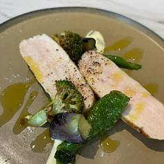 鶏むね肉肉のジューシーソテー　レモンハラペーニョソース