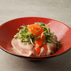 濃い卵の炙りレアチャーシュー丼