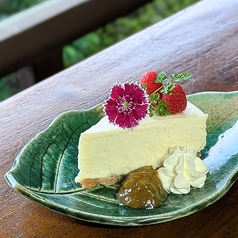 名栗はちみつと旬果のレアチーズケーキ