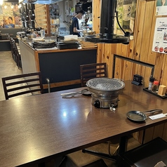 お仕事帰りやご家族、ご友人と、お友達とのお食事にも、お気軽にご注文ください。お肉が食べたい方にも、お酒とお料理をお楽しみいただけます。