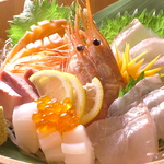 人気のお造り桶盛りは新鮮な鮮魚を仕入れた豪華＆人気メニュー。他にも人気メニュー満載♪