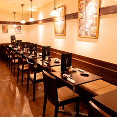 人数によってテーブルを移動できます。女子会、会社の同僚とのサク飲み、観光など様々なシーンに対応出来ます。人数に合わせてご対応させていただきます。