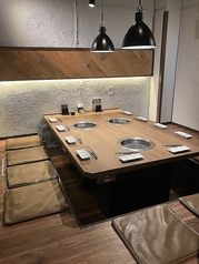 最大10名様までご利用可能な個室。団体様での御利用におすすめです。