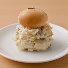 ポテトサラダ燻製卵のせ