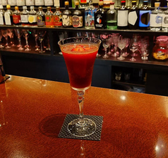 旬の苺と国産カシスのキールロワイヤル