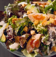 アボカドのとろ玉シーザーサラダ