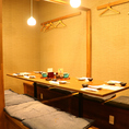 【1テーブル最大8名様まで】大小人数に合わせたお席をご案内致します。ひとつのテーブル・ひとつの個室をご希望の場合、最大8名様でご利用いただくことが可能です。