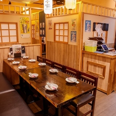 宴会プランも豊富にご用意しておりますのでお客様にぴったりのプランをお選びください!大人がゆっくりできる空間であることをテーマに、和をモダンに表現した清潔感ある店内。お客様がご宴会とお料理に集中できるよう個室(4名様からご予約可能)へご案内。新宿で人気の料理をご提供させていただきます