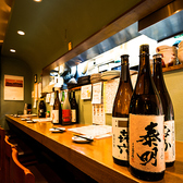 【深夜も営業中！終電後もゆっくりどうぞ】平日は翌4時まで営業しており、お仕事が遅くなった日や、終電を逃してしまった後でもご利用いただけます。深夜料金の割増はございませんので、時間を気にせずゆっくりとお食事やお酒をお楽しみください。