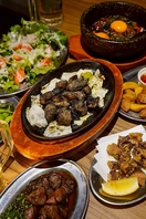 【旬や厳選素材を】店内で心をこめてお作りしています