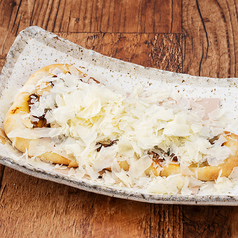 キーマカレーとふんわりチーズのナンピザ