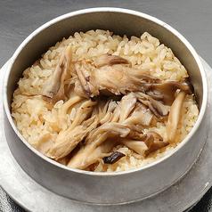 香り豊かなきのこの釜めし