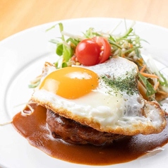 デミハンバーグ定食（めだまやきつき）