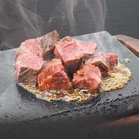 人気NO.1！肉汁と香ばしい香りの「サイコロステーキ」