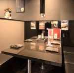 店内は仕切りのあるボックス席で、周りを気にせず楽しめちゃう♪