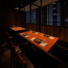 .新橋でのご宴会や会食に最適な、最大8名様までご利用いただける落ち着いた完全個室をご用意。周囲を気にせず、プライベートな空間でゆっくりとお食事と会話をお楽しみいただけます。接待や女子会にもおすすめです。飲み放題付きのコースもご用意しております。季節によって変わる創作和食をお愉しみ下さい。
