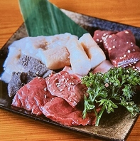 タンやホルモンなどの厳選素材を七輪で焼いて堪能♪